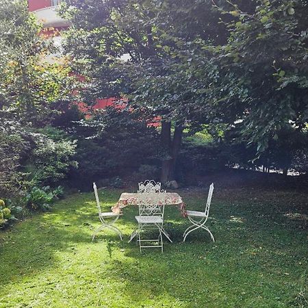Appartamento Con Ingresso Autonomo, Giardino Privato E Portico Introbio Bagian luar foto