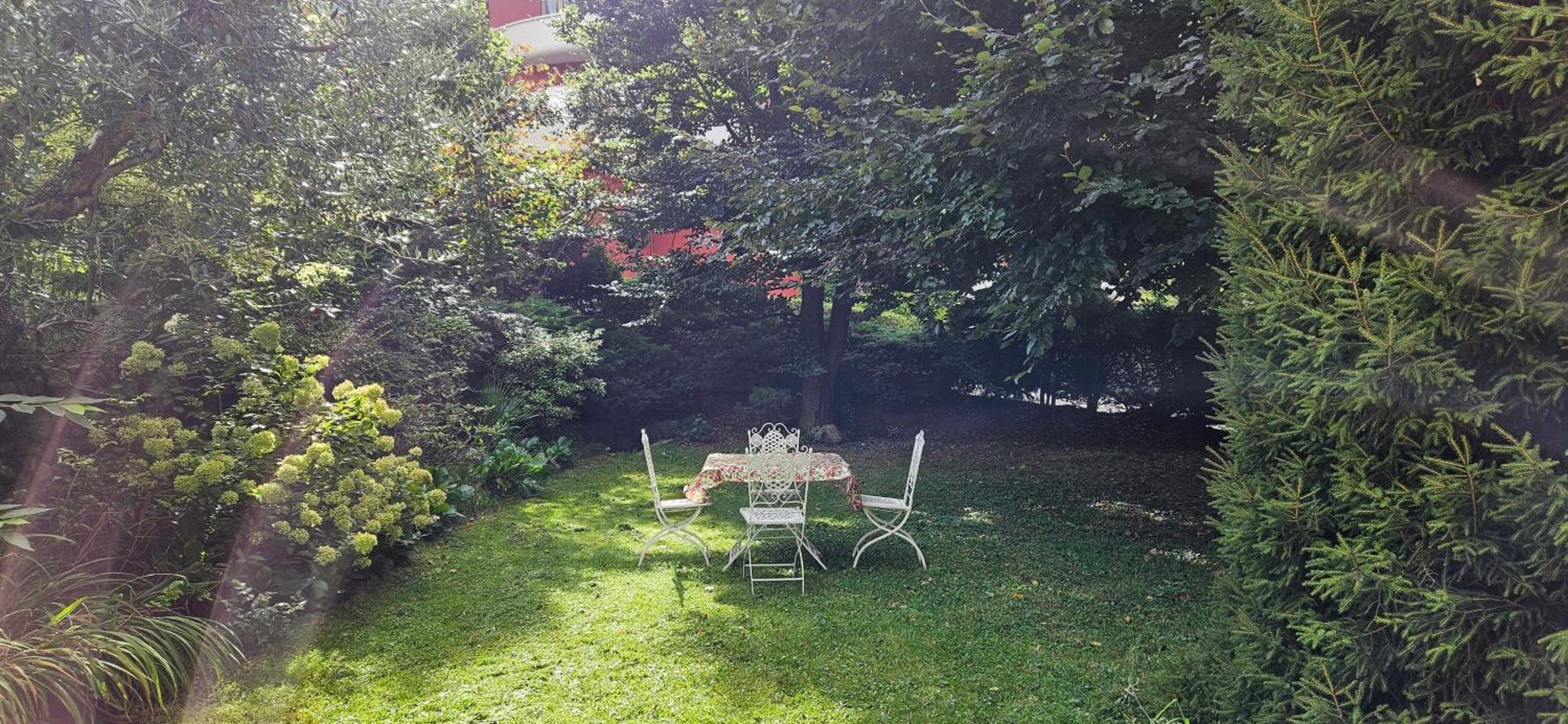 Appartamento Con Ingresso Autonomo, Giardino Privato E Portico Introbio Bagian luar foto