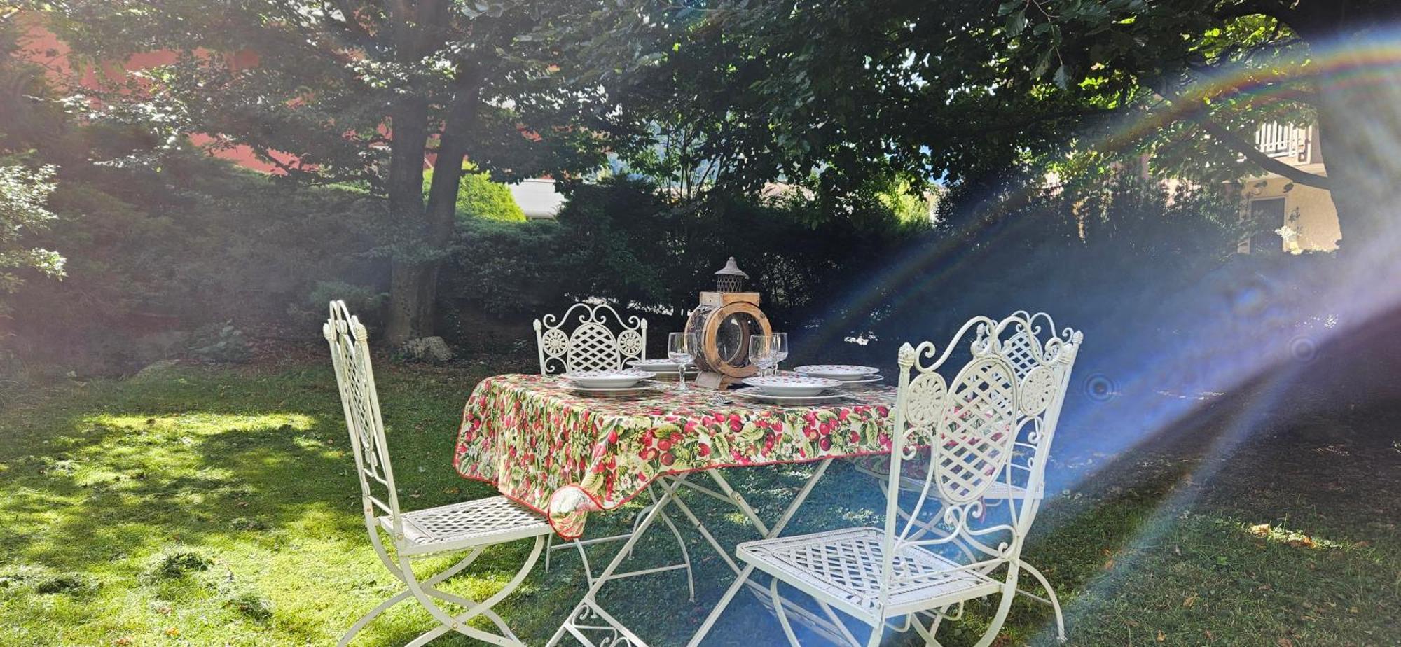 Appartamento Con Ingresso Autonomo, Giardino Privato E Portico Introbio Bagian luar foto